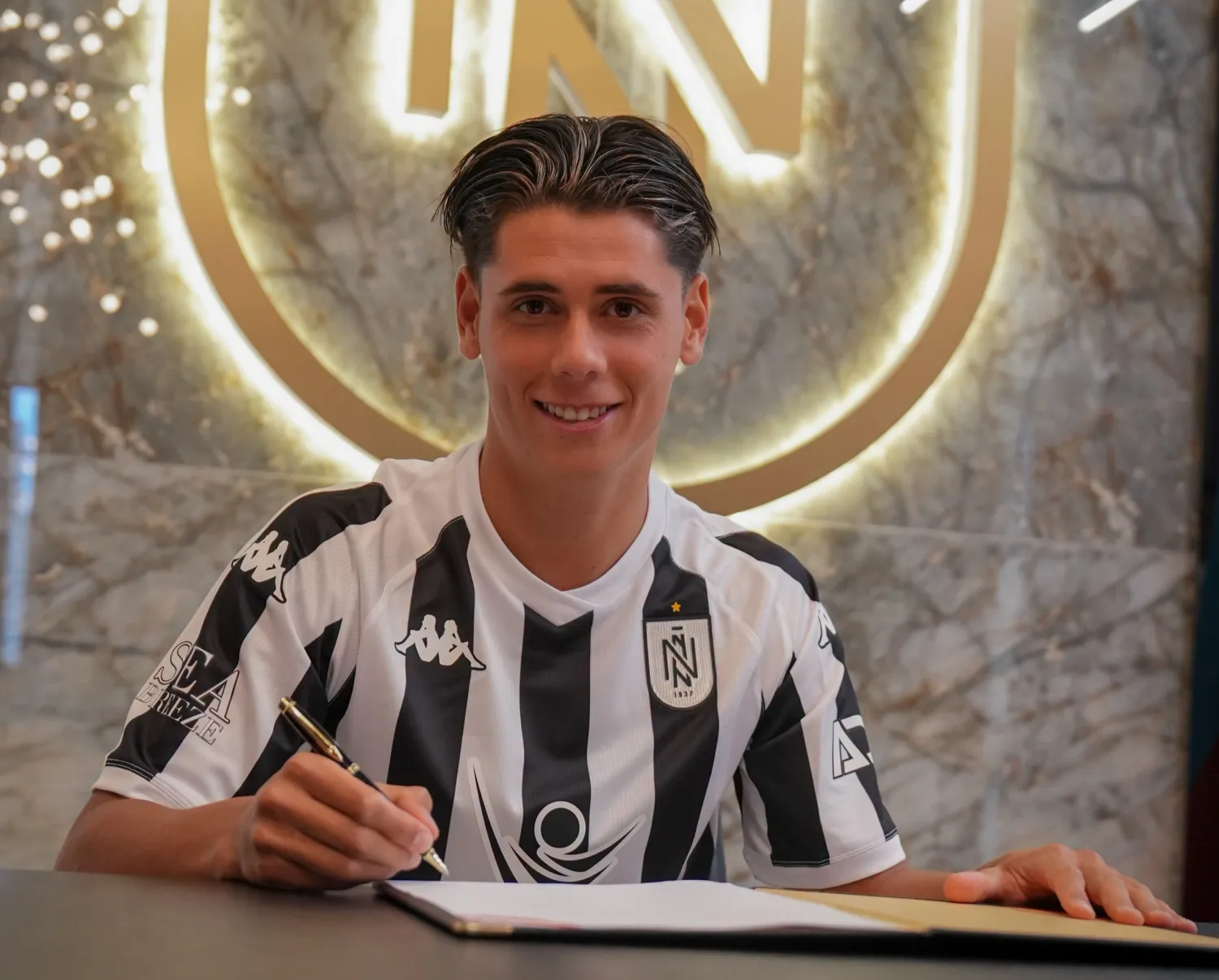Neftchi Signs Hungarian Footballer Alen Skribek