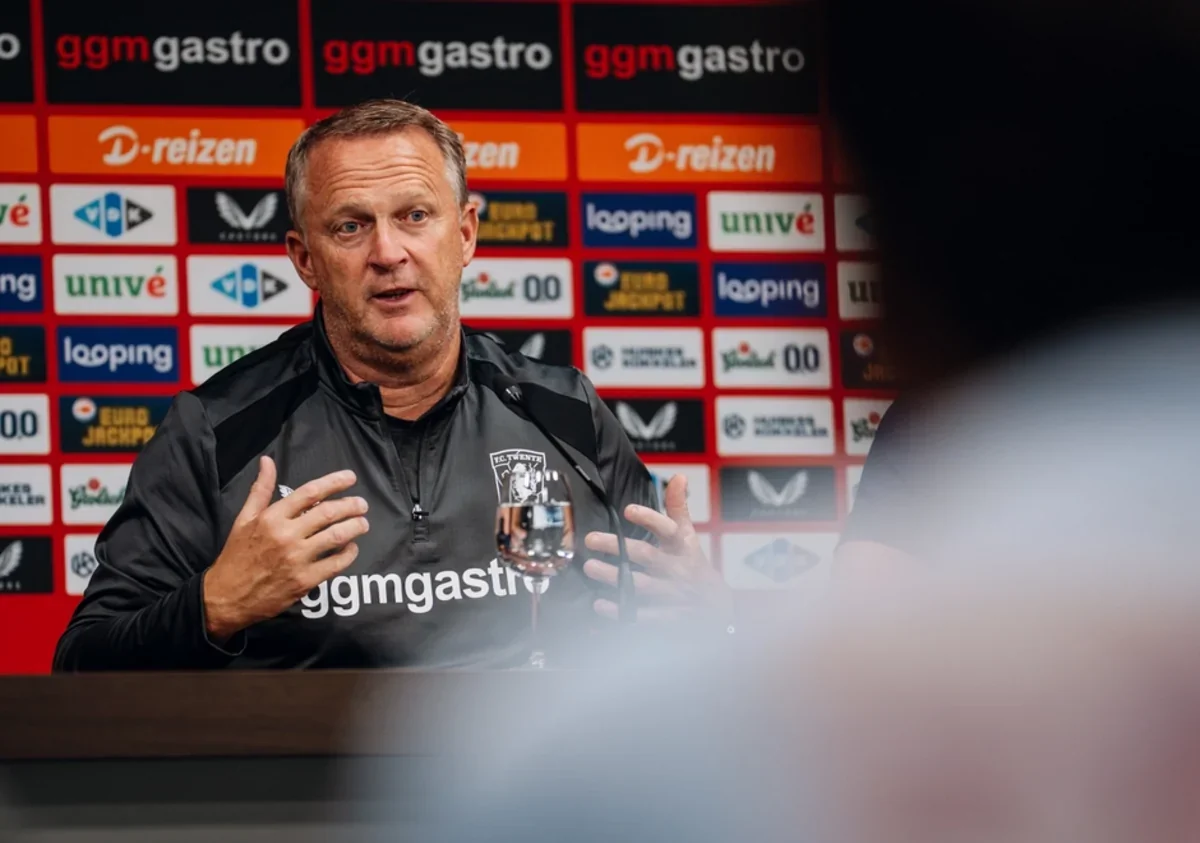 Van den Brom: "10 Minutes of Good Football Is Not Enough Against Qarabag"