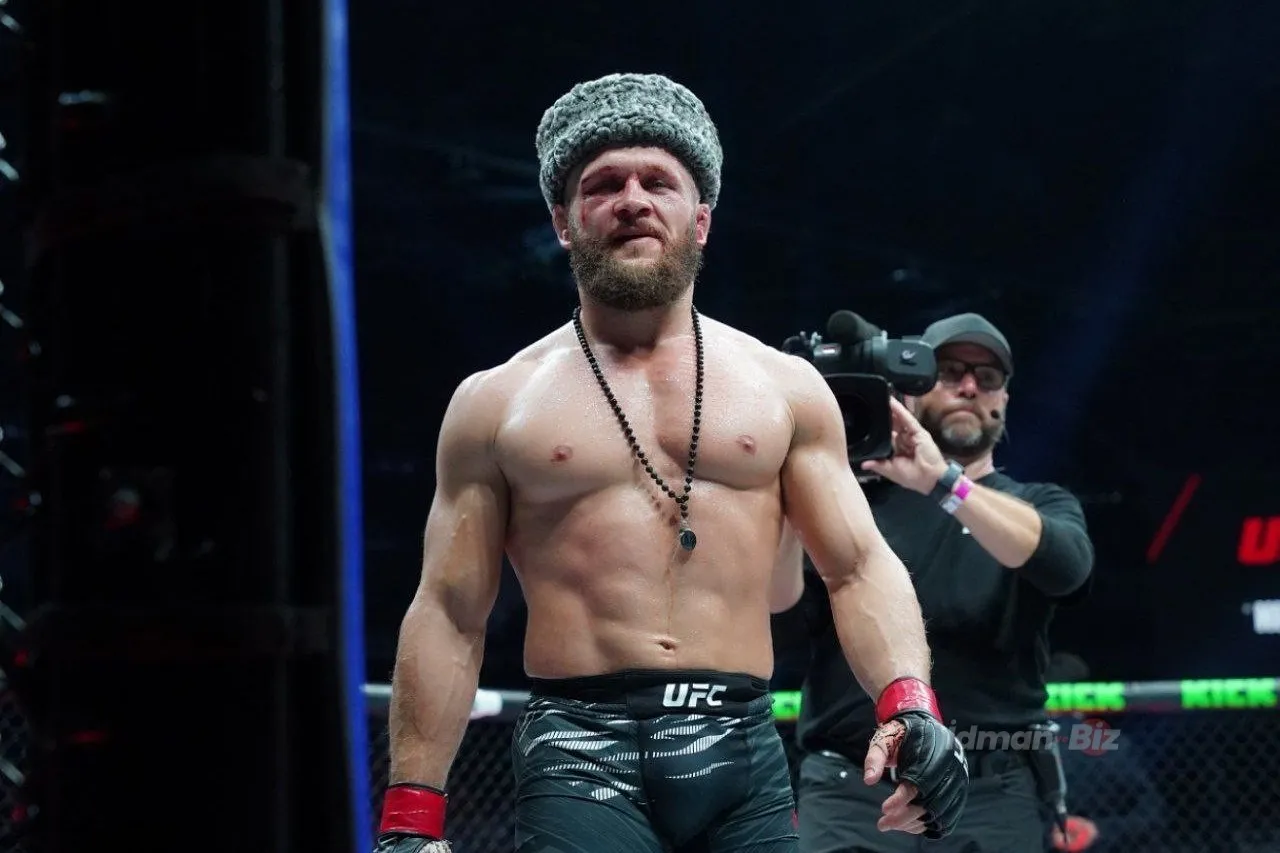 Fiziyev Returns to Top Ten in Updated UFC Rankings