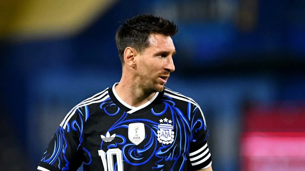 Messi İspaniya aşağı liqasından Kornella klubunu aldı 