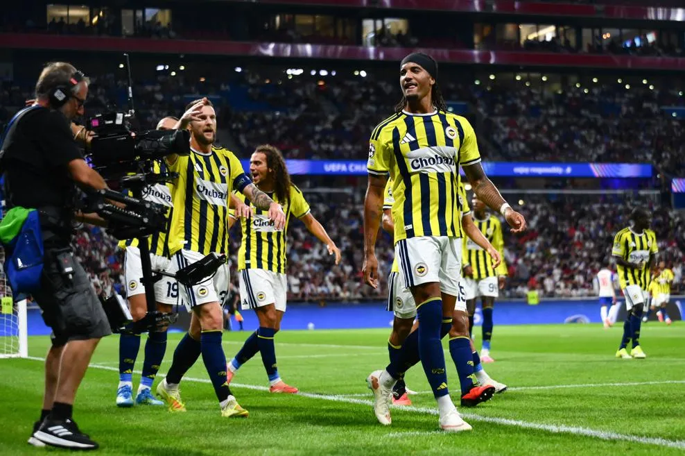 Fənərbağça  il aradan sonra yenidən Çempionlar Liqasına vəsiqə qazandı  VİDEO