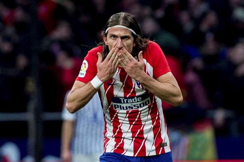 Atleticolu futbolçu Milan klublarını üzüzə qoydu 