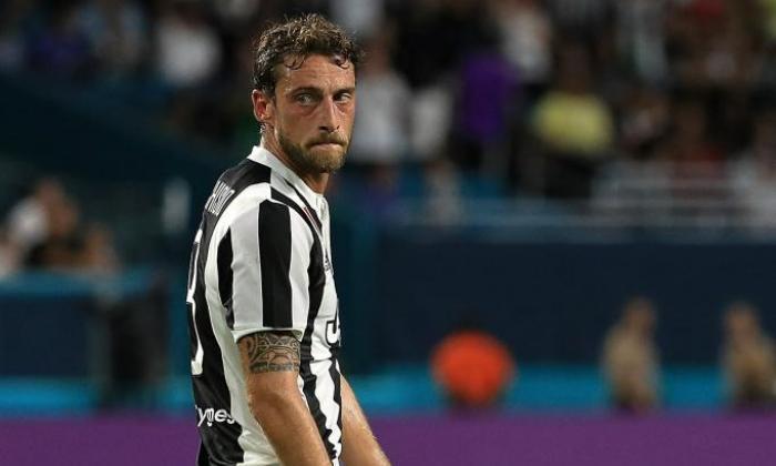 Daha bir məşhur futbolçu karyerasını bitirir