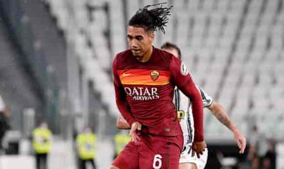 Tanınmış futbolçunun evinə övladlarının qarşısında silahlı basqın edildi